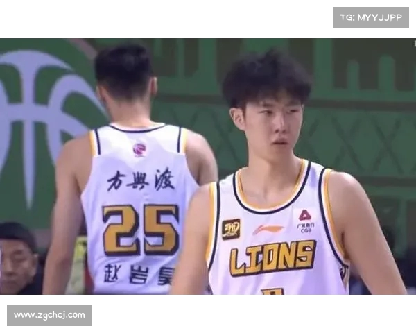 广东遗憾失利同曦 刘炜携球迷合影 广厦确定四外援 上海发现潜力中心球员 广东遗憾失利同曦 刘炜携球迷合影 广厦确定四外援 上海发现潜力中心球员